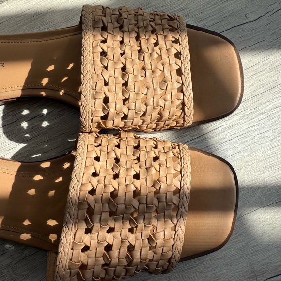 Marc Fisher Woven Tan Spike Slides ✨ - Picture 3 of 4